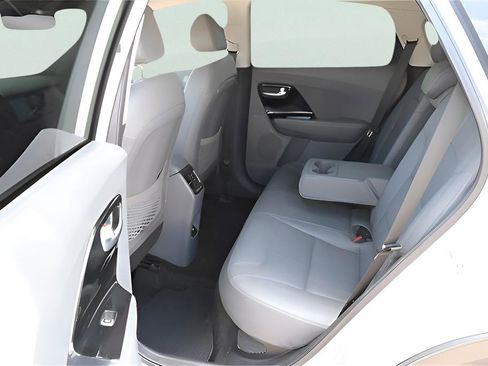 Used 2019 Kia Niro EX w/ Option Group 040 FWD image 9