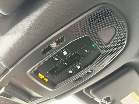 Certified 2025 Porsche Cayenne AWD/4WD image 25