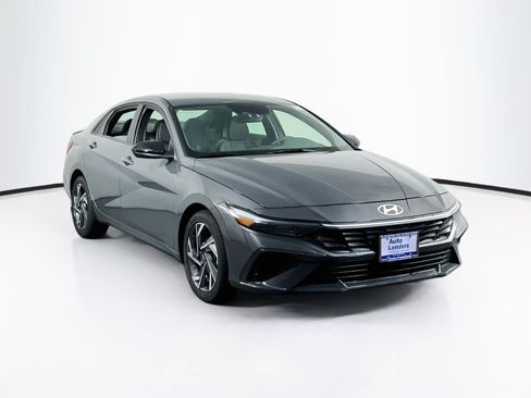 Used 2025 Hyundai Elantra Sport FWD image 3