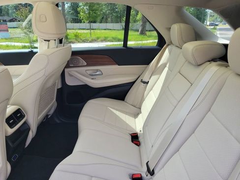 Used 2024 Mercedes-Benz GLE 450 4MATIC image 32