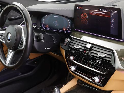 Used 2022 BMW M550i xDrive M550i xDrive w/ Premium Package image 23