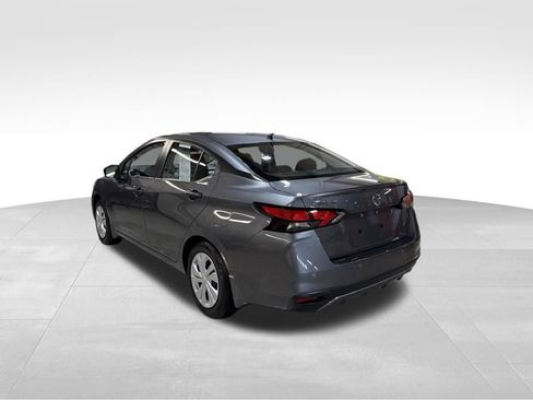 Used 2021 Nissan Versa S FWD image 3