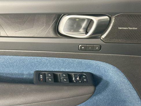 Certified 2023 Volvo C40 P8 Recharge Ultimate image 14