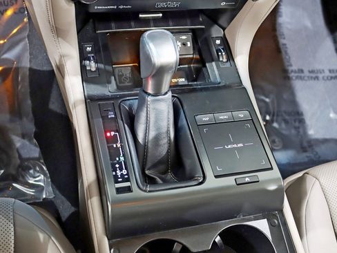 Used 2023 Lexus GX 460 Premium w/ Accessory Package image 24