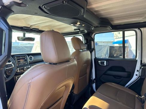 Used 2023 Jeep Wrangler Unlimited Sahara image 9