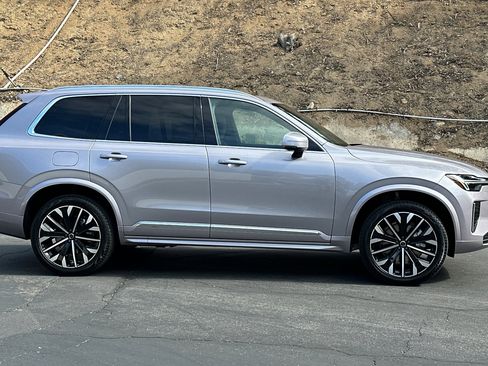New 2026 Volvo XC90 B6 Core image 4