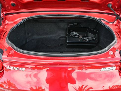 Used 2018 MAZDA MX-5 Miata RF Grand Touring image 31