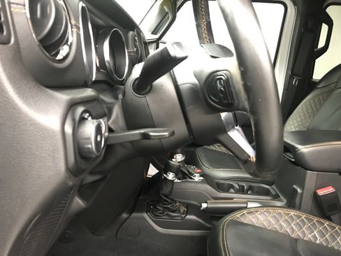 Used 2022 Jeep Wrangler Unlimited Sahara AWD/4WD image 11