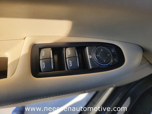 Used 2019 Cadillac XT5 FWD image 16