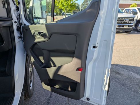 New 2026 Ford Transit 250 148 Medium Roof RWD image 33