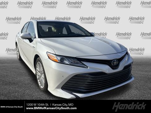 Used 2018 Toyota Camry XLE image 1