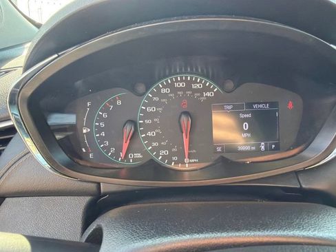 Used 2020 Chevrolet Trax LT FWD image 2