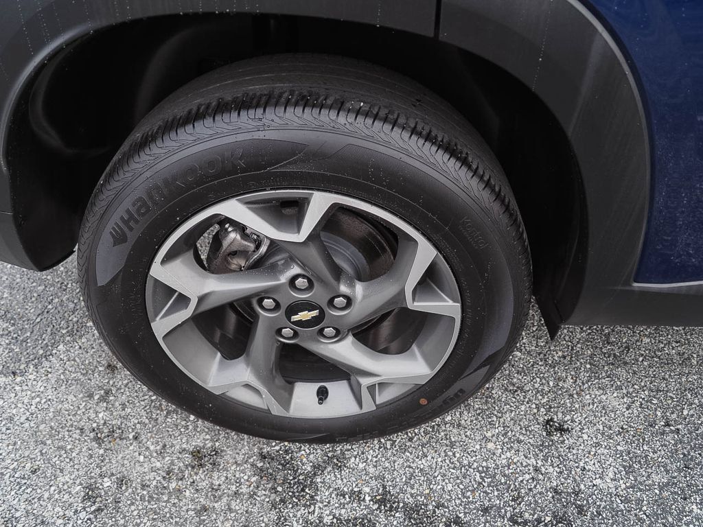 Certified 2024 Chevrolet Trax LT w/ Driver Confidence Package FWD image 34