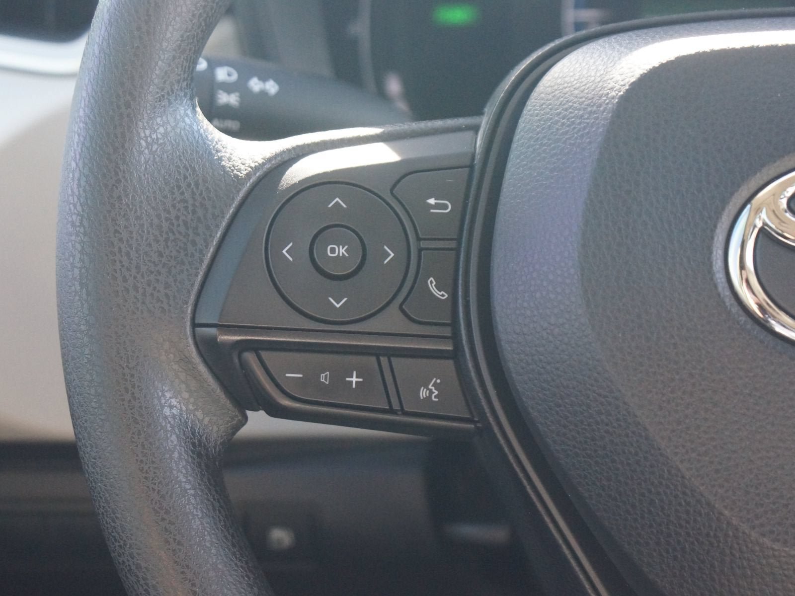 Used 2026 Toyota Corolla LE FWD image 9