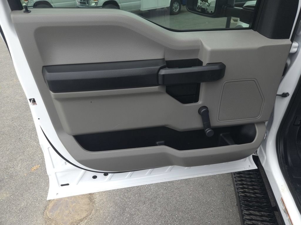 Used 2017 Ford F550 4x4 Regular Cab Super Duty image 12