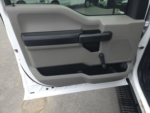 Used 2017 Ford F550 4x4 Regular Cab Super Duty image 12