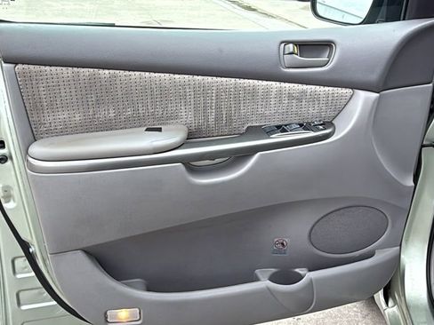 Used 2010 Toyota Sienna LE image 11