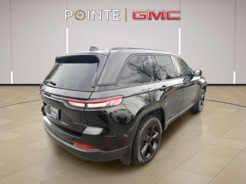 Used 2022 Jeep Grand Cherokee Altitude image 6