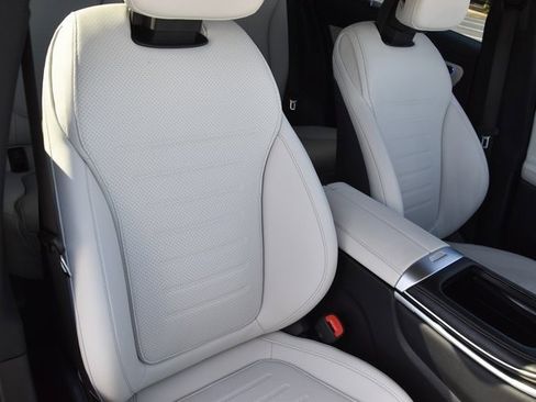 Used 2023 Mercedes-Benz GLC 300 4MATIC image 35