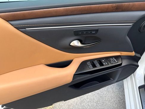 Used 2025 Lexus ES 350 w/ Premium Package FWD image 12