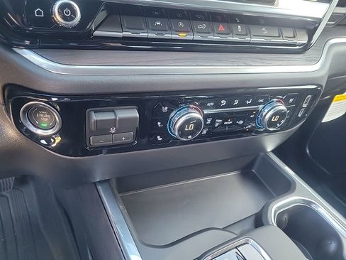 New 2026 GMC Sierra 1500 SLT AWD/4WD image 17