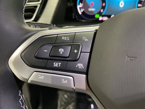 Used 2025 Volkswagen Atlas Cross Sport SE w/ Panoramic Sunroof Package AWD/4WD image 17