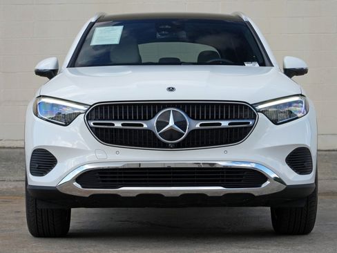 Used 2025 Mercedes-Benz GLC 350e 4MATIC image 7
