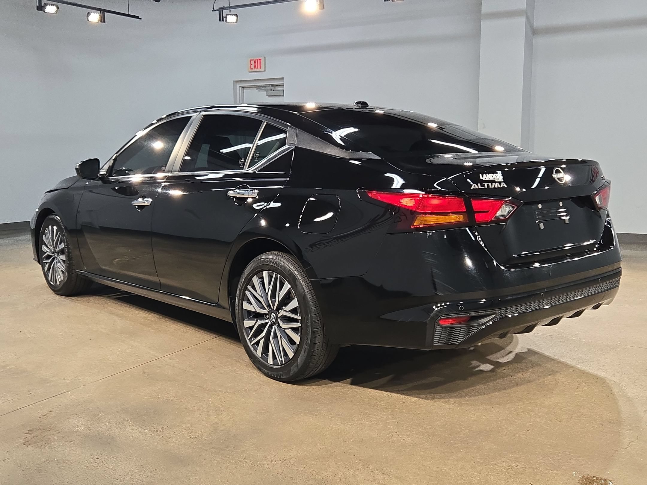 Used 2023 Nissan Altima 2.5 SV FWD image 5