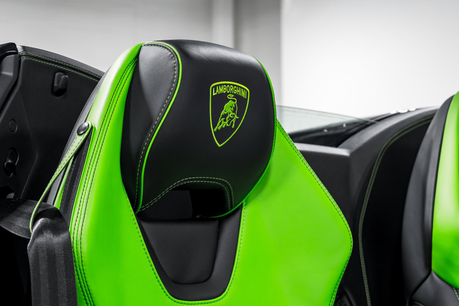 Used 2023 Lamborghini Huracan EVO RWD image 35