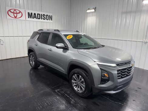 Used 2025 Chevrolet Equinox LT w/ Convenience Package II FWD image 4