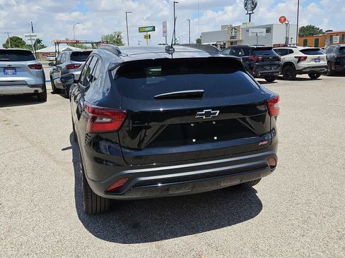 Used 2025 Chevrolet Trax RS w/ Sunroof Package FWD image 4