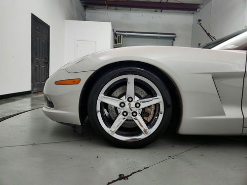 Used 2007 Chevrolet Corvette Convertible w/ Preferred Equipment Group RWD image 24