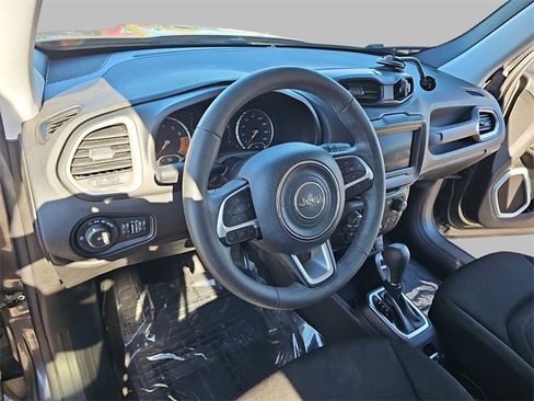 Used 2019 Jeep Renegade Latitude image 16