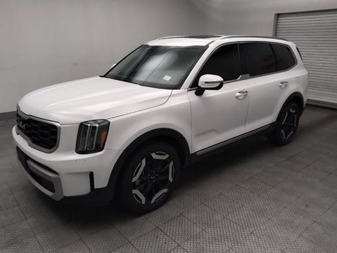 Used 2024 Kia Telluride S AWD/4WD image 2