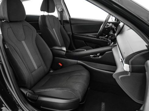 Used 2021 Hyundai Elantra SE w/ Cargo Package image 30