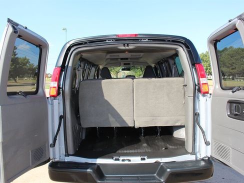 Used 2019 Chevrolet Express 2500 LS w/ Driver Convenience Package RWD image 9
