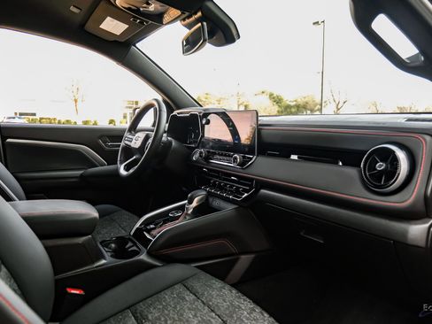 Used 2024 Chevrolet Colorado Z71 w/ Z71 Convenience Package 2 image 42