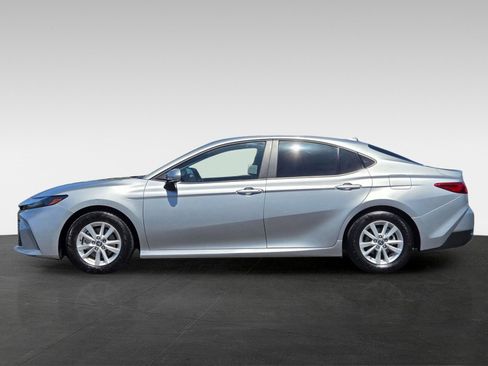 Used 2025 Toyota Camry LE FWD image 7