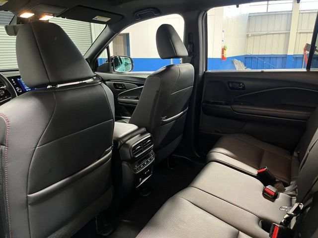 Used 2025 Honda Passport Black Edition image 18