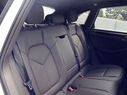 Certified 2025 Porsche Macan image 23