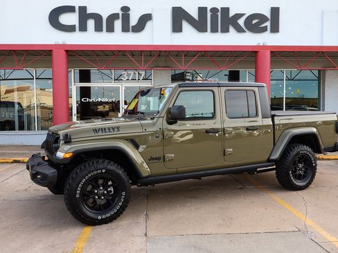 Used 2025 Jeep Gladiator Willys image 1