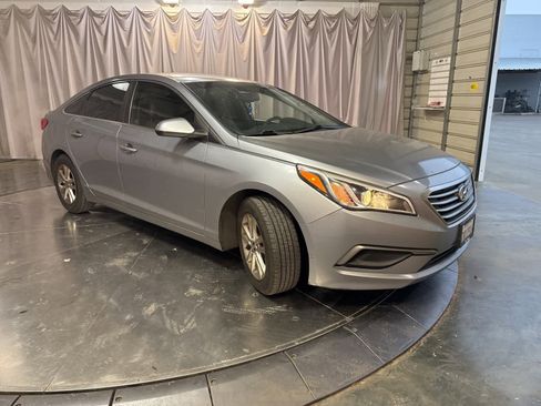 Used 2017 Hyundai Sonata SE image 3