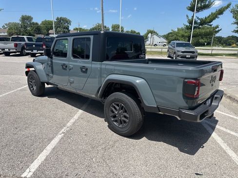 New 2025 Jeep Gladiator Sport image 21