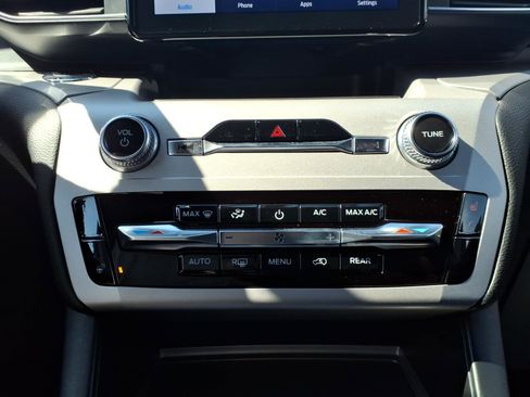 Used 2023 Ford Explorer XLT w/ Equipment Group 202A image 13