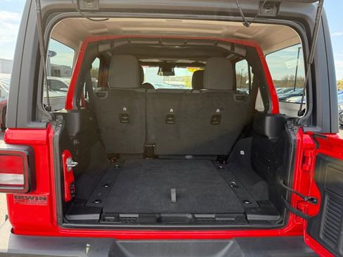 Used 2025 Jeep Wrangler Unlimited Sport AWD/4WD image 32