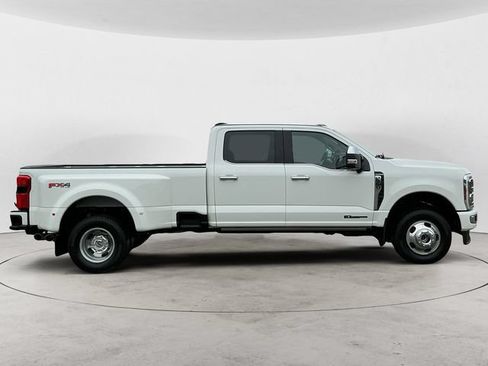 Used 2024 Ford F350 Platinum AWD/4WD image 4