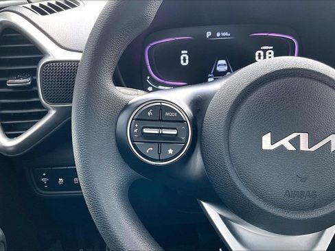 Used 2023 Kia Soul LX FWD image 11