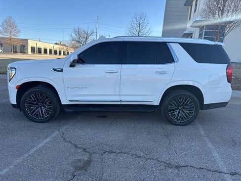 Used 2021 GMC Yukon SLT w/ SLT Premium Package image 8