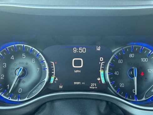 Certified 2024 Chrysler Pacifica Touring-L FWD image 27