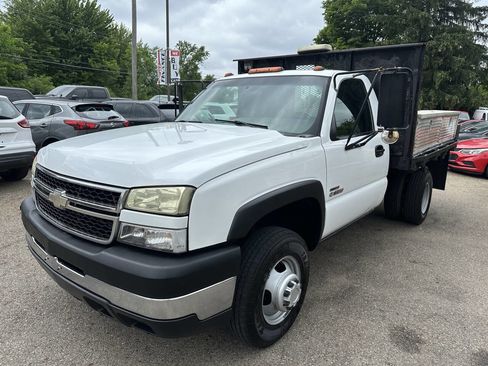 Used 2006 Chevrolet Silverado 3500 2WD Regular Cab image 2